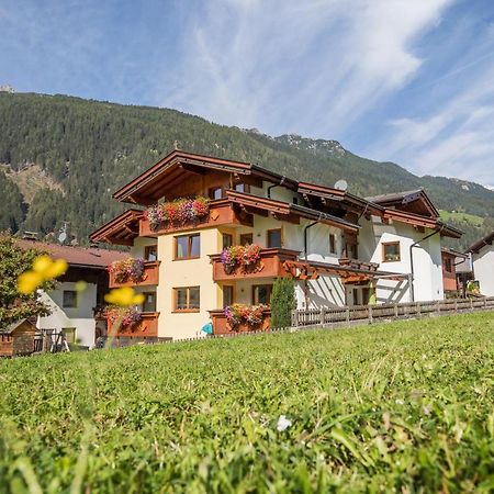 Апартаменты Haus Rosmarie Нойштифт-им-Штубайталь Экстерьер фото